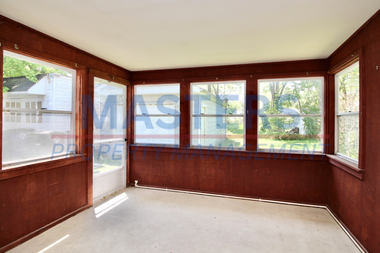 718 Elm Street - Photo 3 of 31