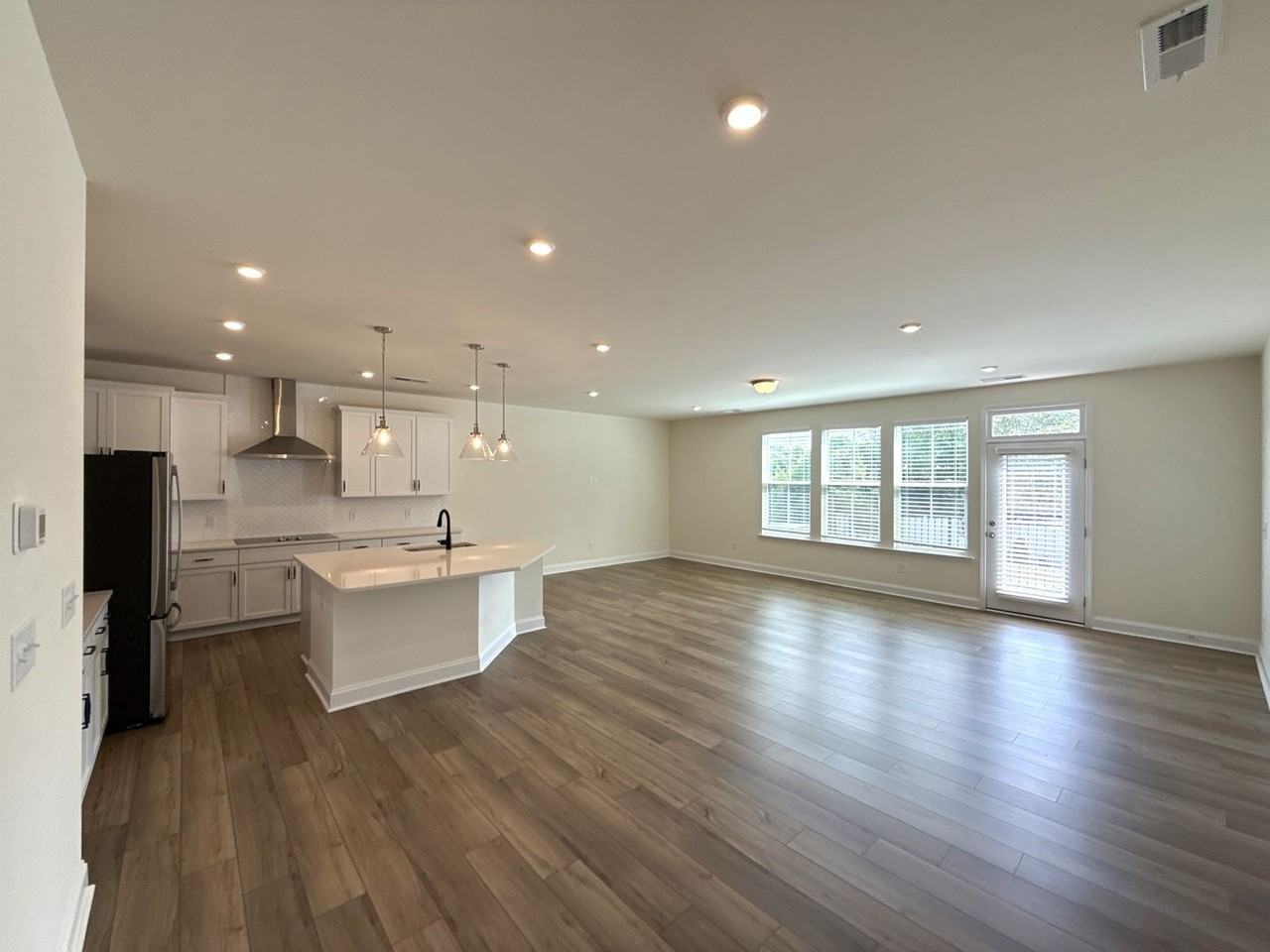6032 Mariemont Cir - Photo 2 of 19