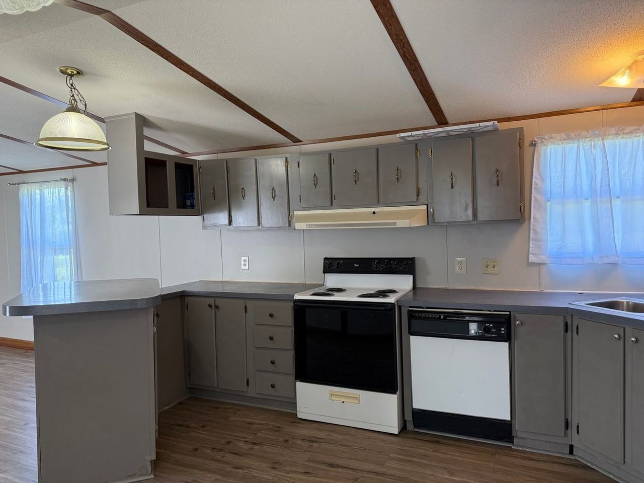 2471 Albany Dr - Photo 5 of 31