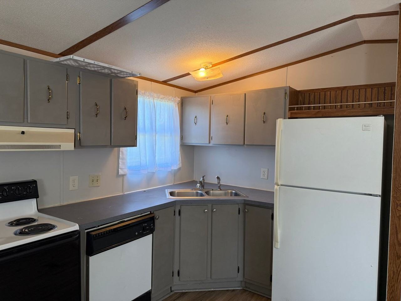 2471 Albany Dr - Photo 6 of 31