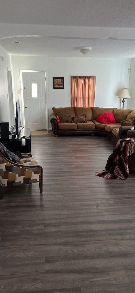 1500 E Butler St - Photo 2 of 3