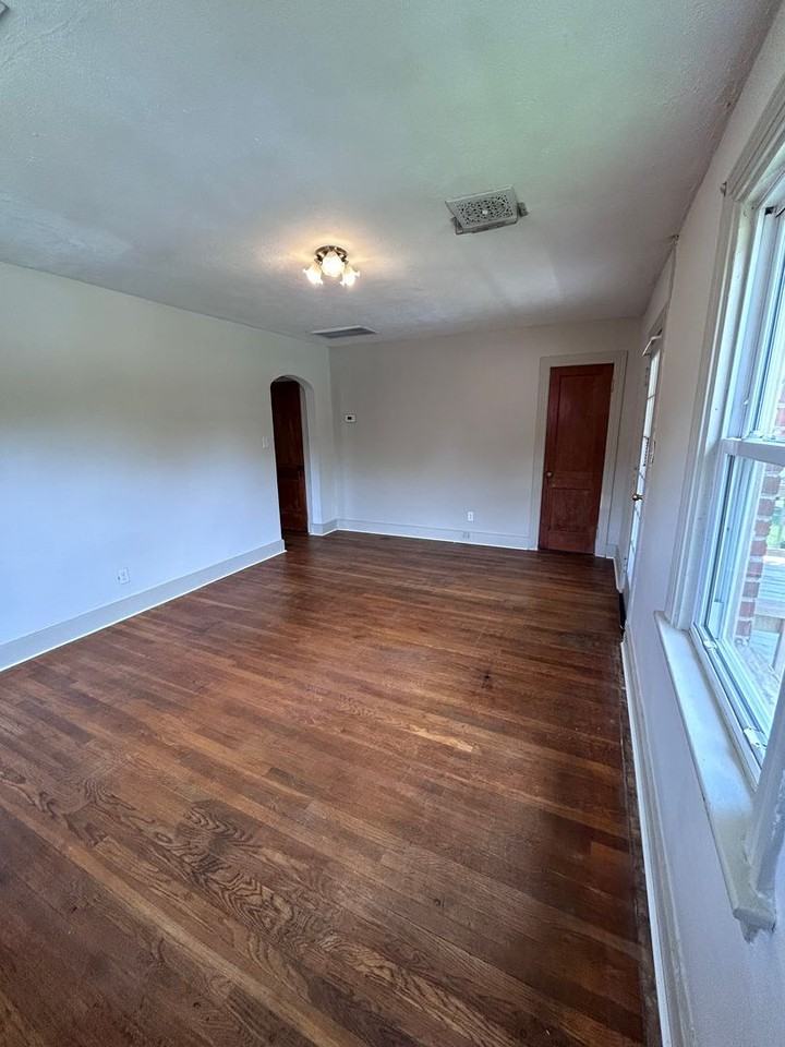 3241 Woodrow Ave - Photo 2 of 12