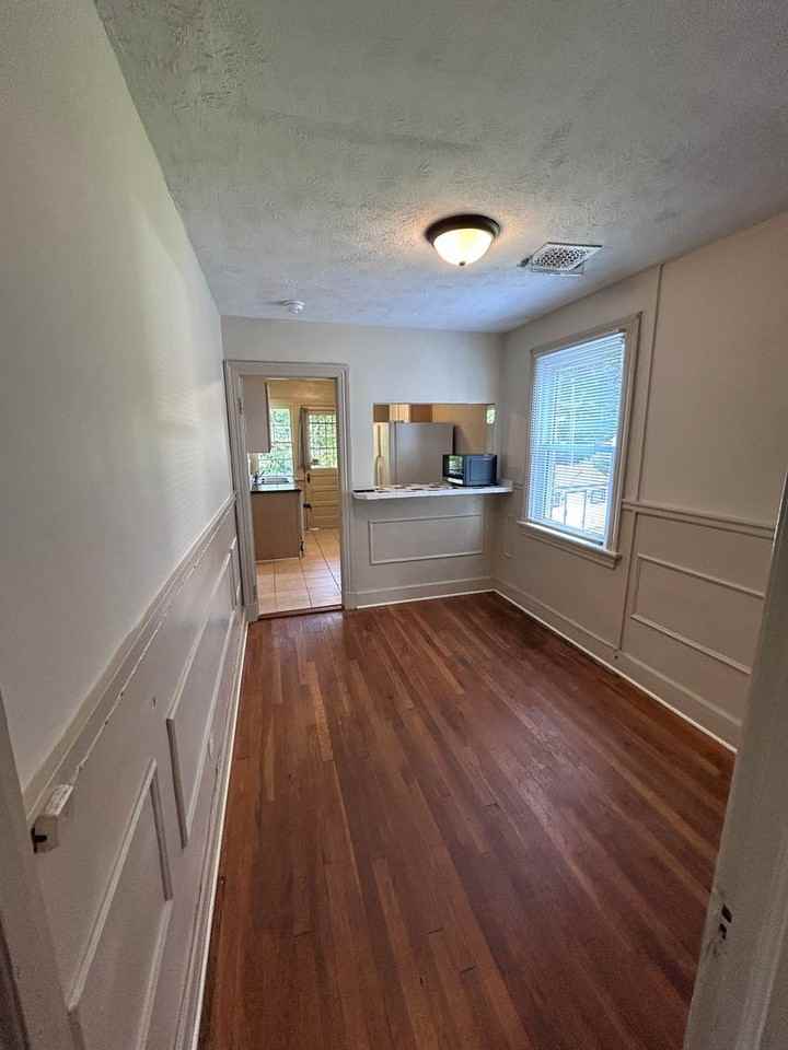 3241 Woodrow Ave - Photo 3 of 12