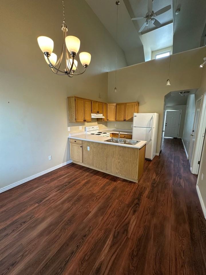 303 Hacienda Ct - Photo 5 of 13