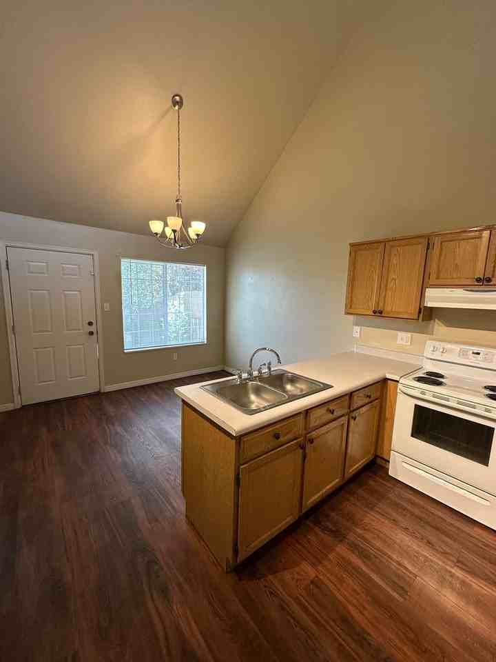 303 Hacienda Ct - Photo 6 of 13