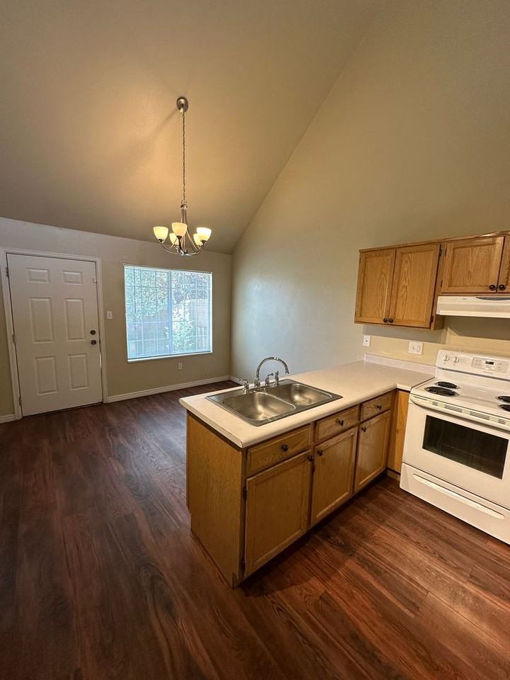 303 Hacienda Ct - Photo 7 of 13
