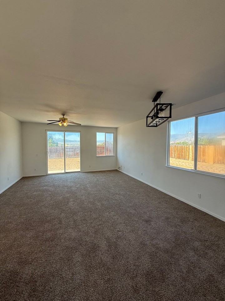 20942 White Rock Dr - Photo 3 of 15