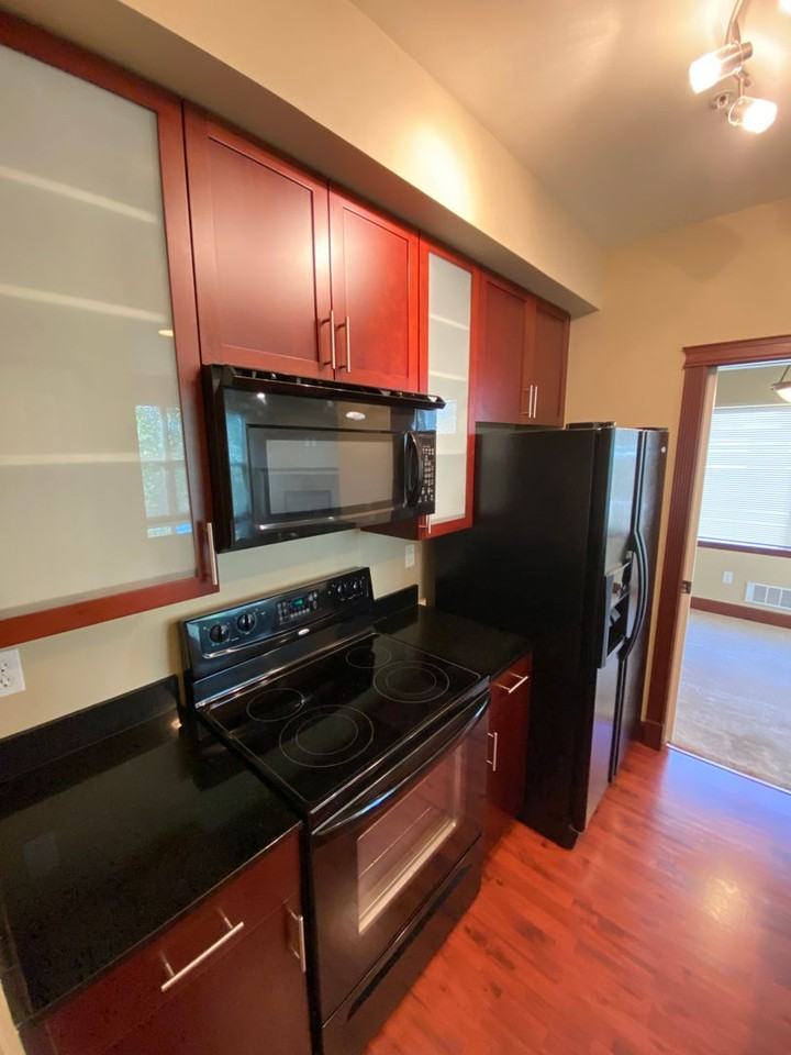 259 W Bakerview Rd #303 - Photo 2 of 12