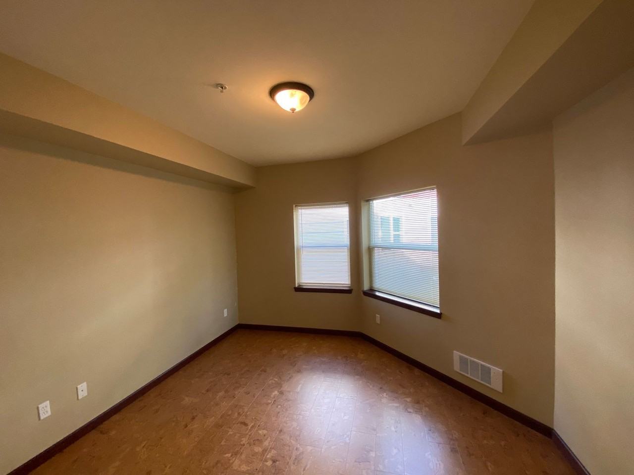 259 W Bakerview Rd #303 - Photo 4 of 12