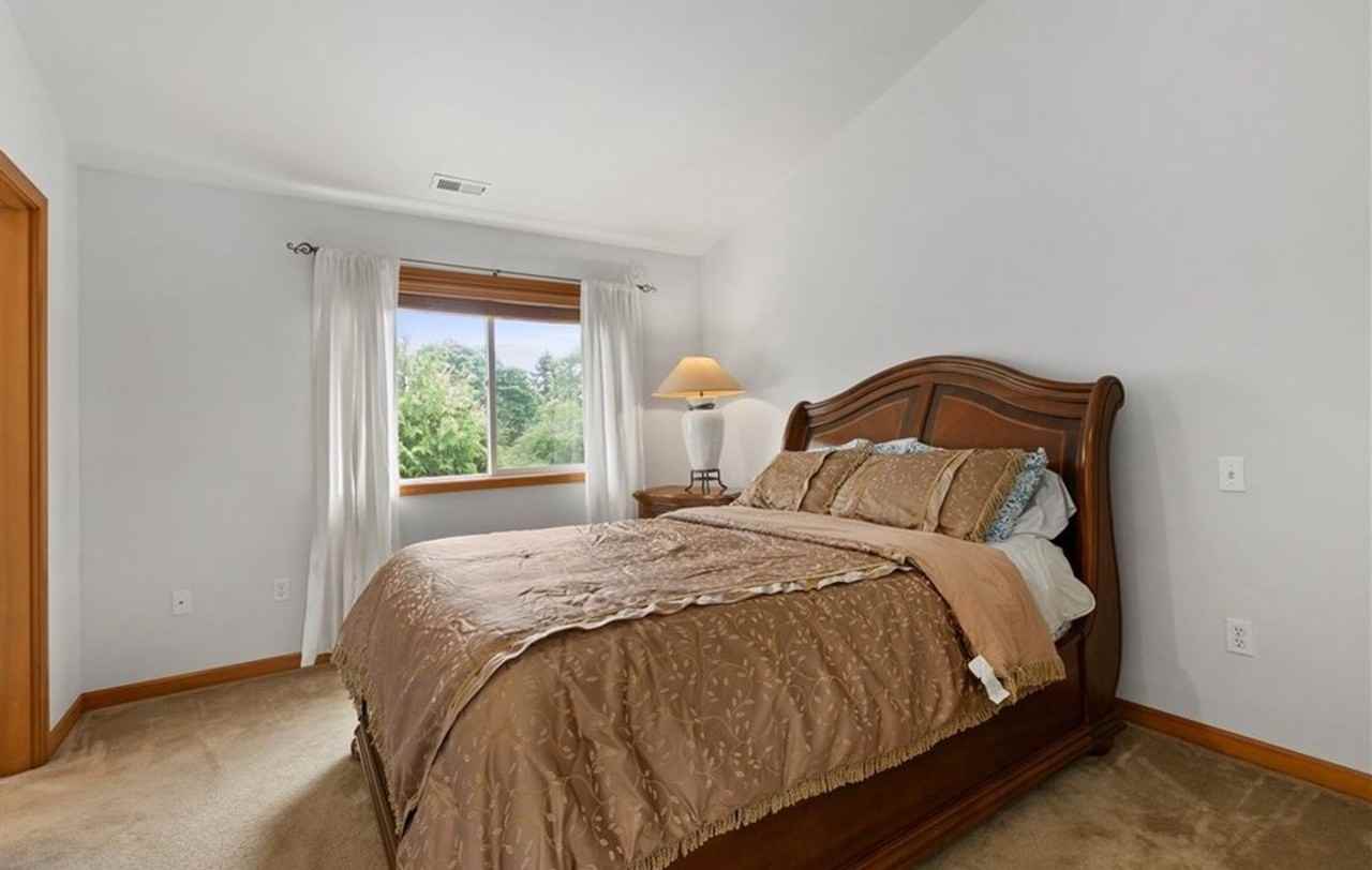 1515 Davis Ave S - Photo 3 of 25