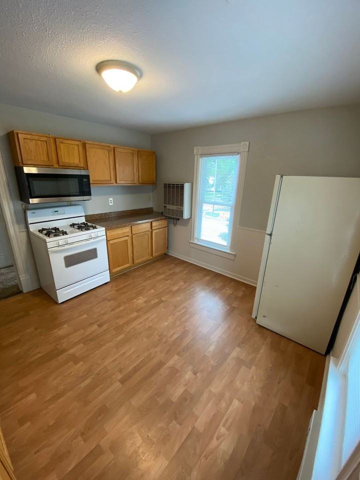 104 8th St Nw #2 - Photo 3 of 28