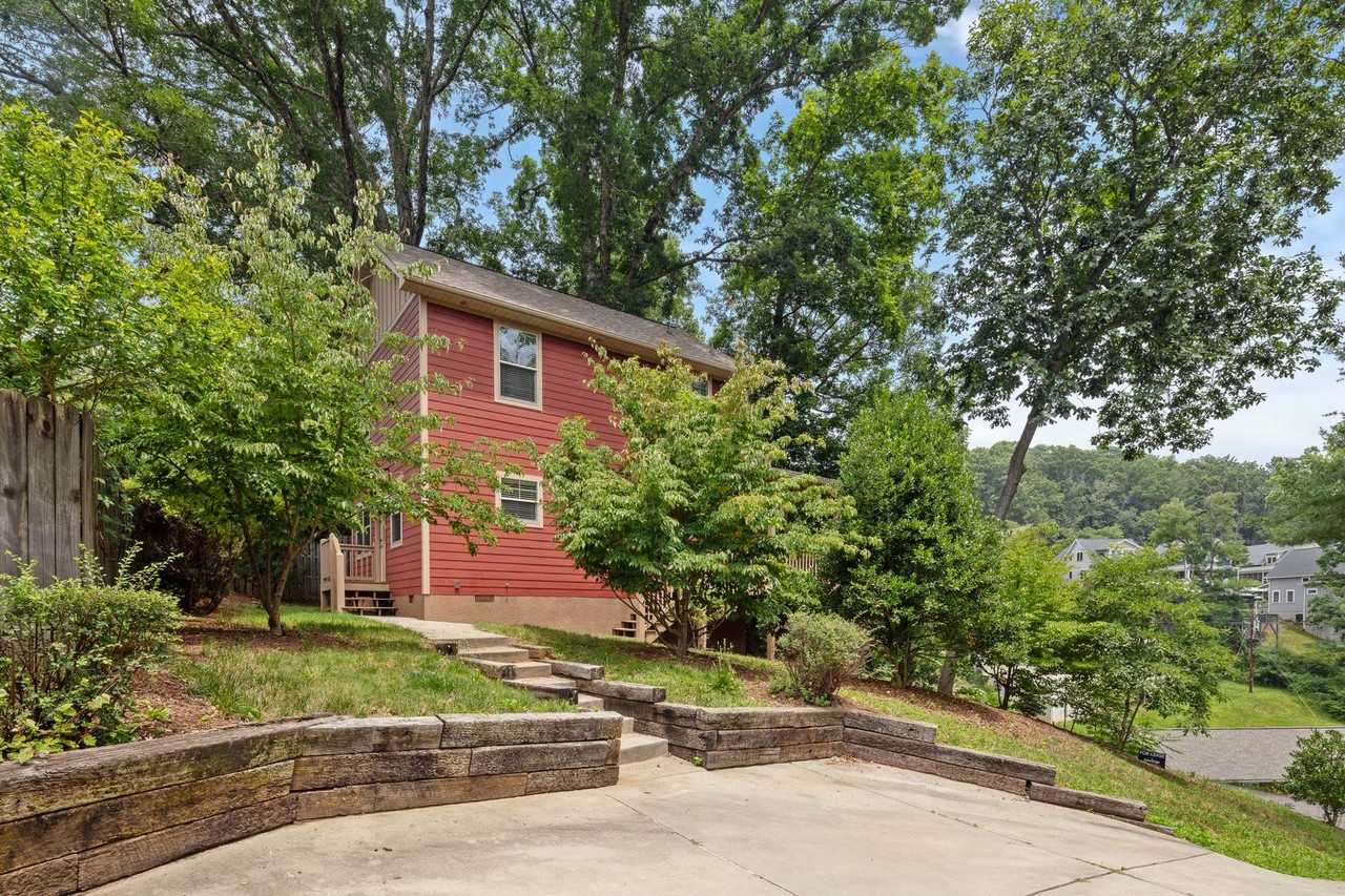 8 Thurland Ave - Photo 2 of 20