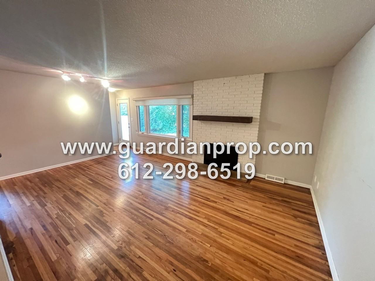 2228 Apache St - Photo 2 of 20