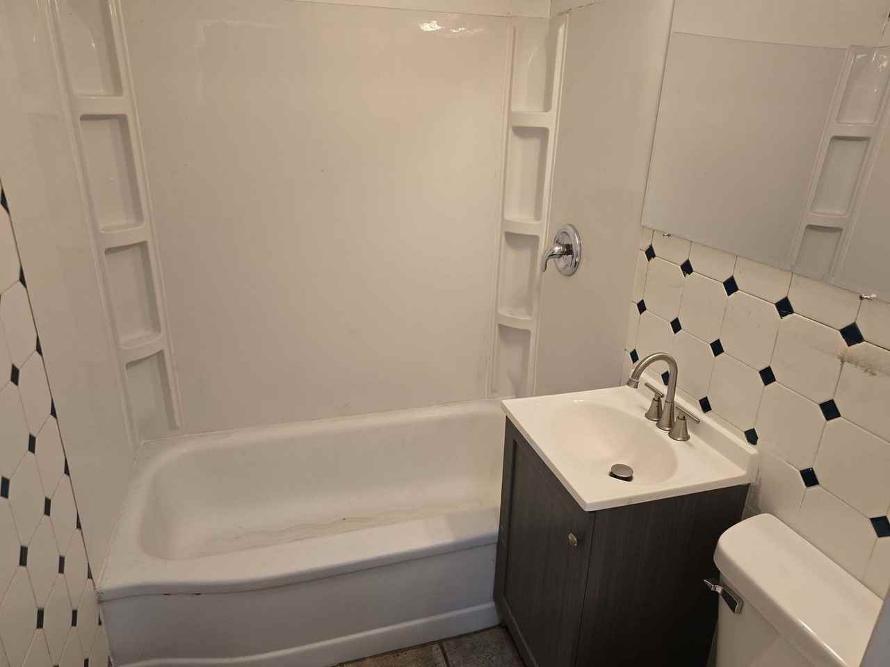 2321 S Pershing Dr - Photo 2 of 5