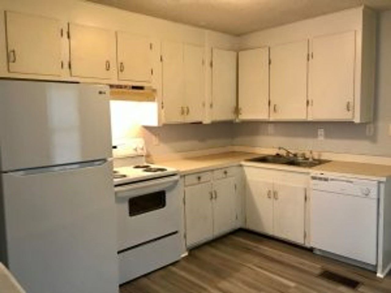 305 Anita Dr - Photo 3 of 6