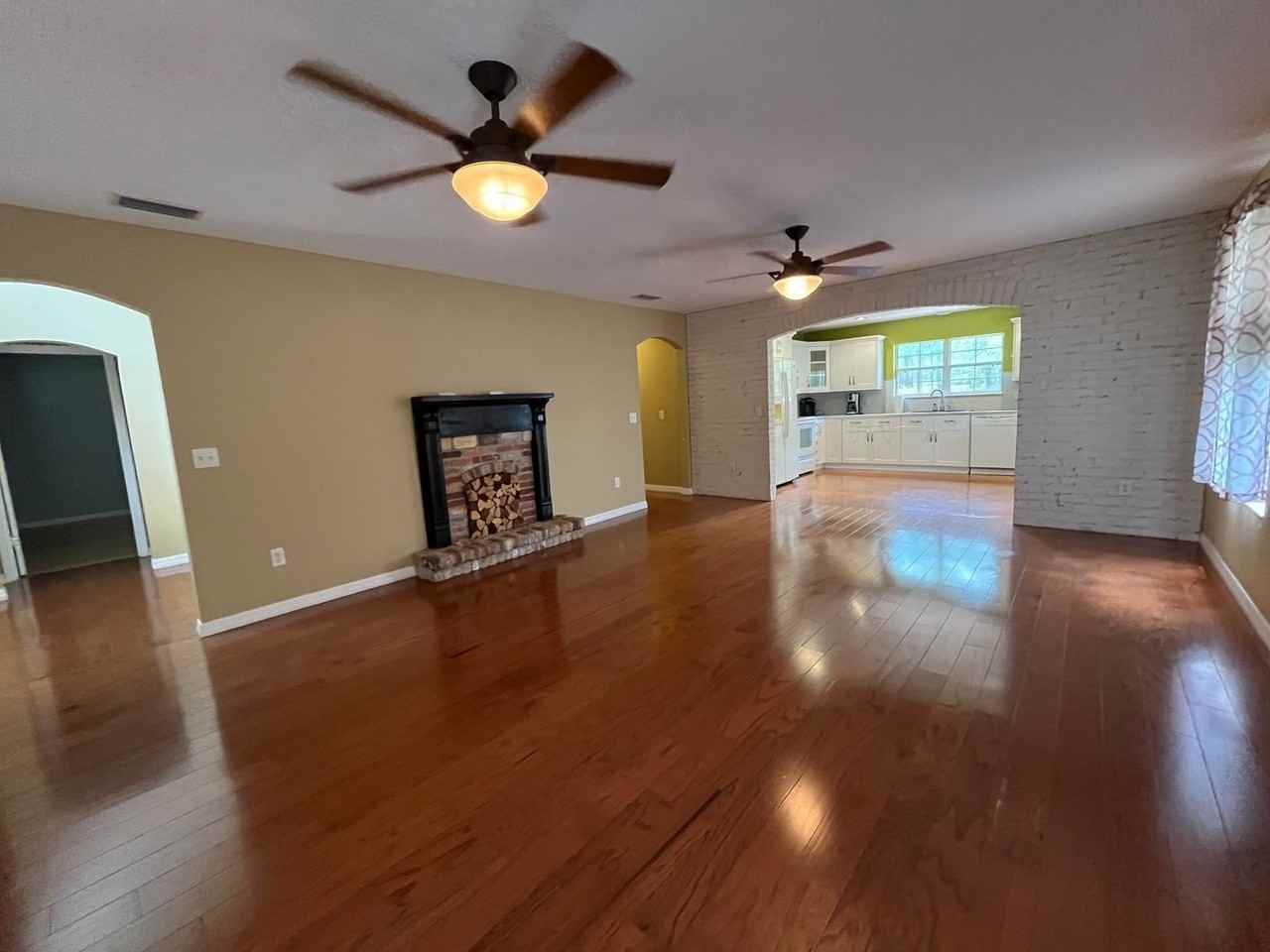 6327 148th Pl - Photo 3 of 21