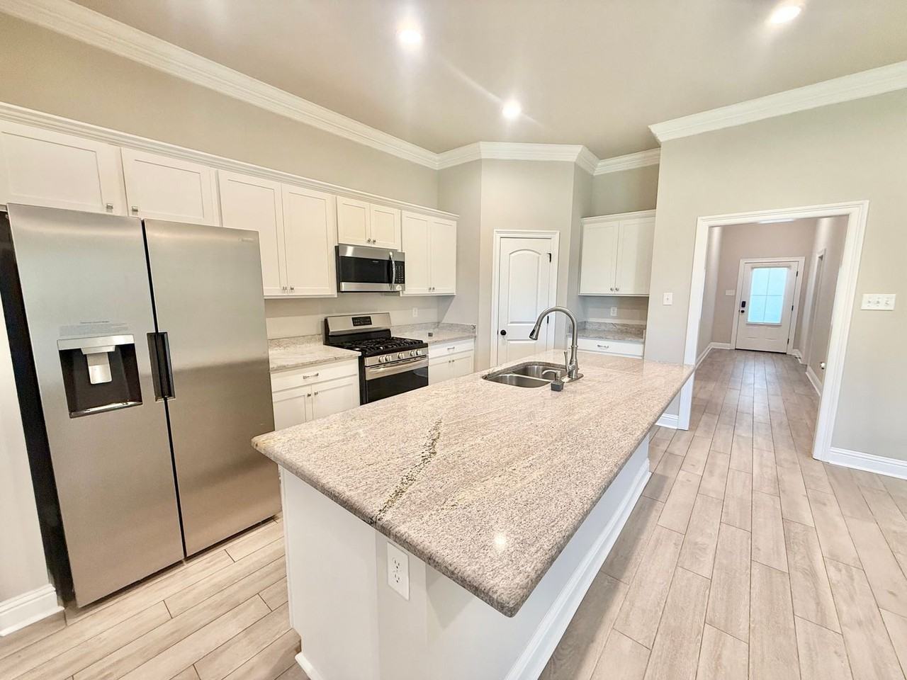 16052 Summer Gardens Ave - Photo 2 of 16