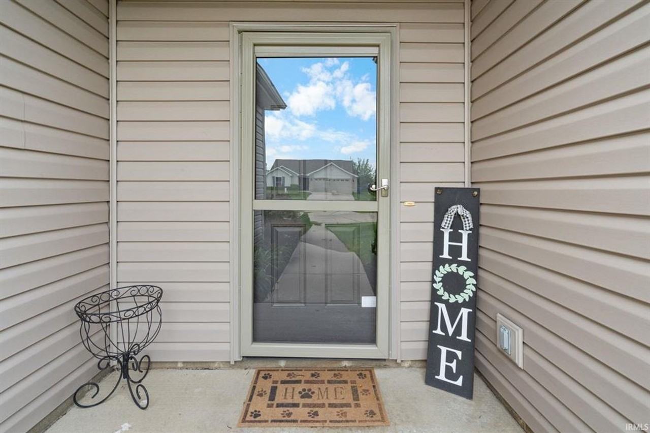 2293 Fleming Dr - Photo 2 of 24