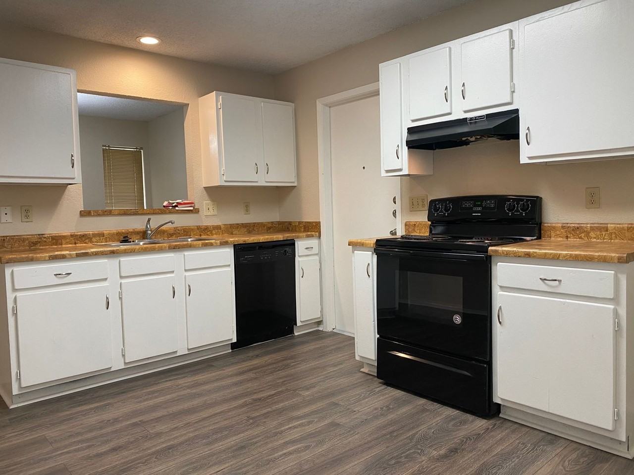 12123 Stevens Ct - Photo 6 of 19