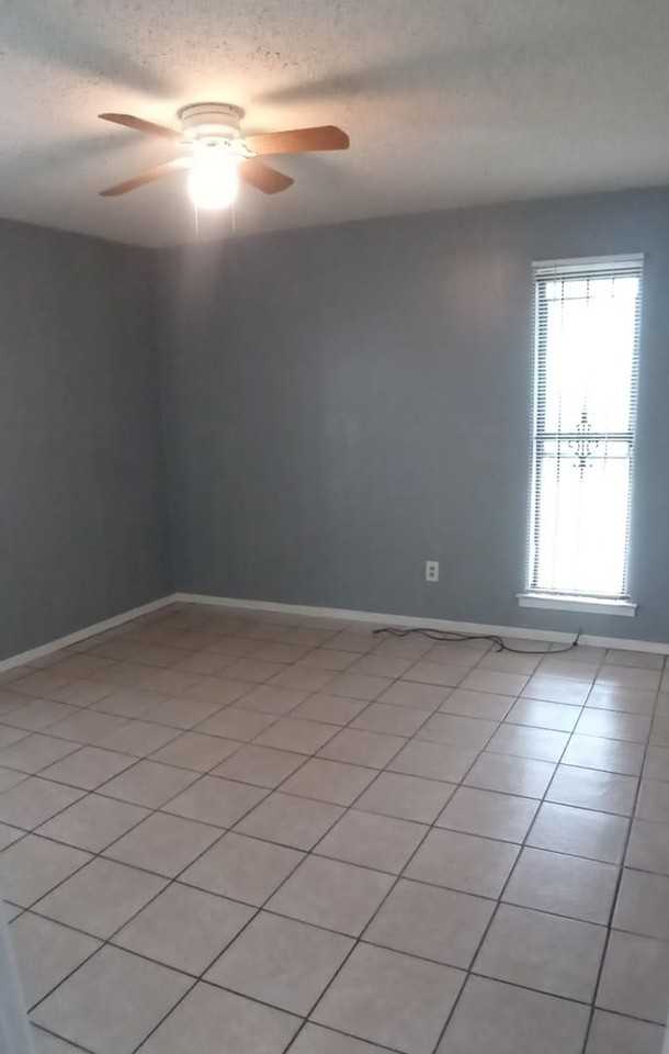 4956 Lazybrook Cv - Photo 3 of 9