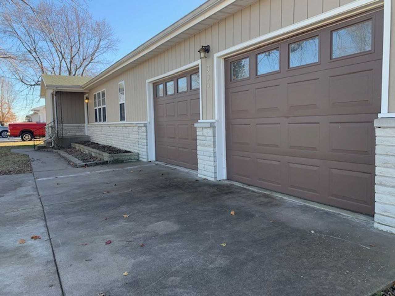 300 Dennis St - Photo 2 of 12