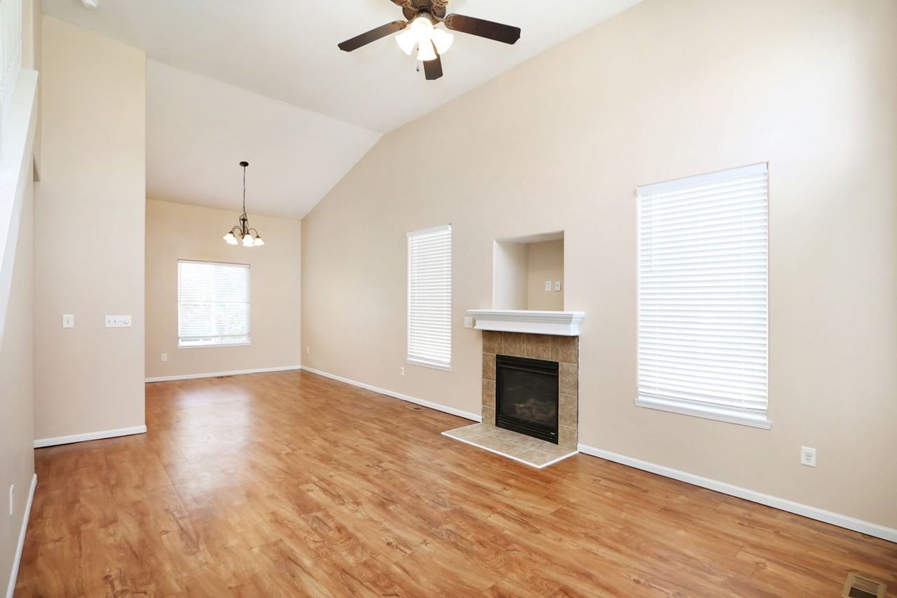 934 Sandusky Dr - Photo 2 of 28