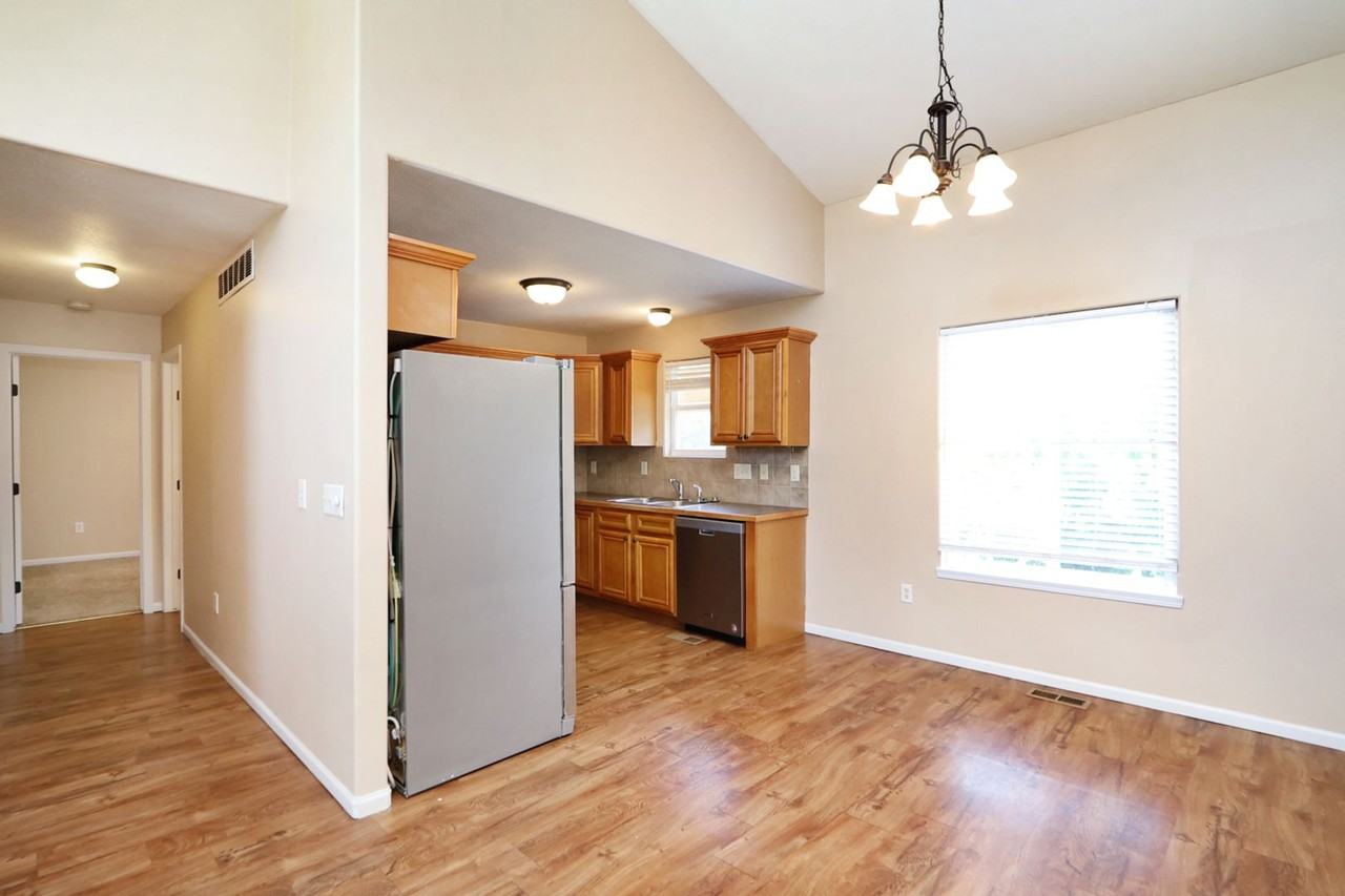 934 Sandusky Dr - Photo 3 of 28