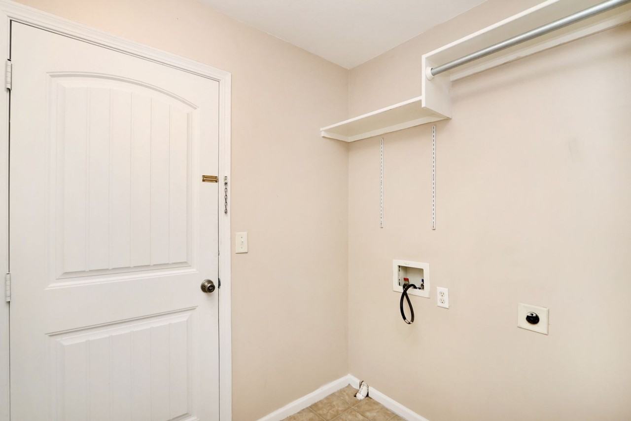 934 Sandusky Dr - Photo 7 of 28