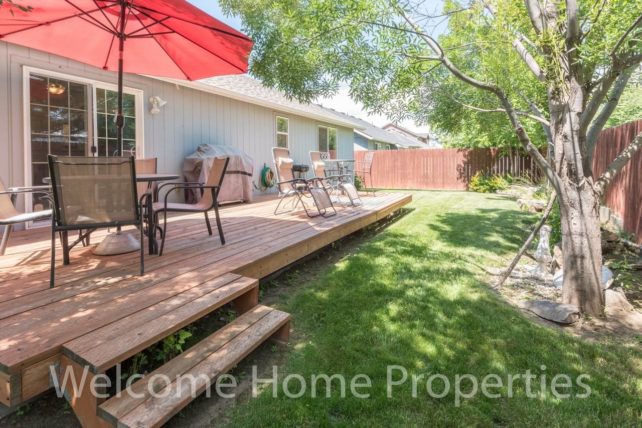 204 Nw Schnabel Ln - Photo 3 of 24