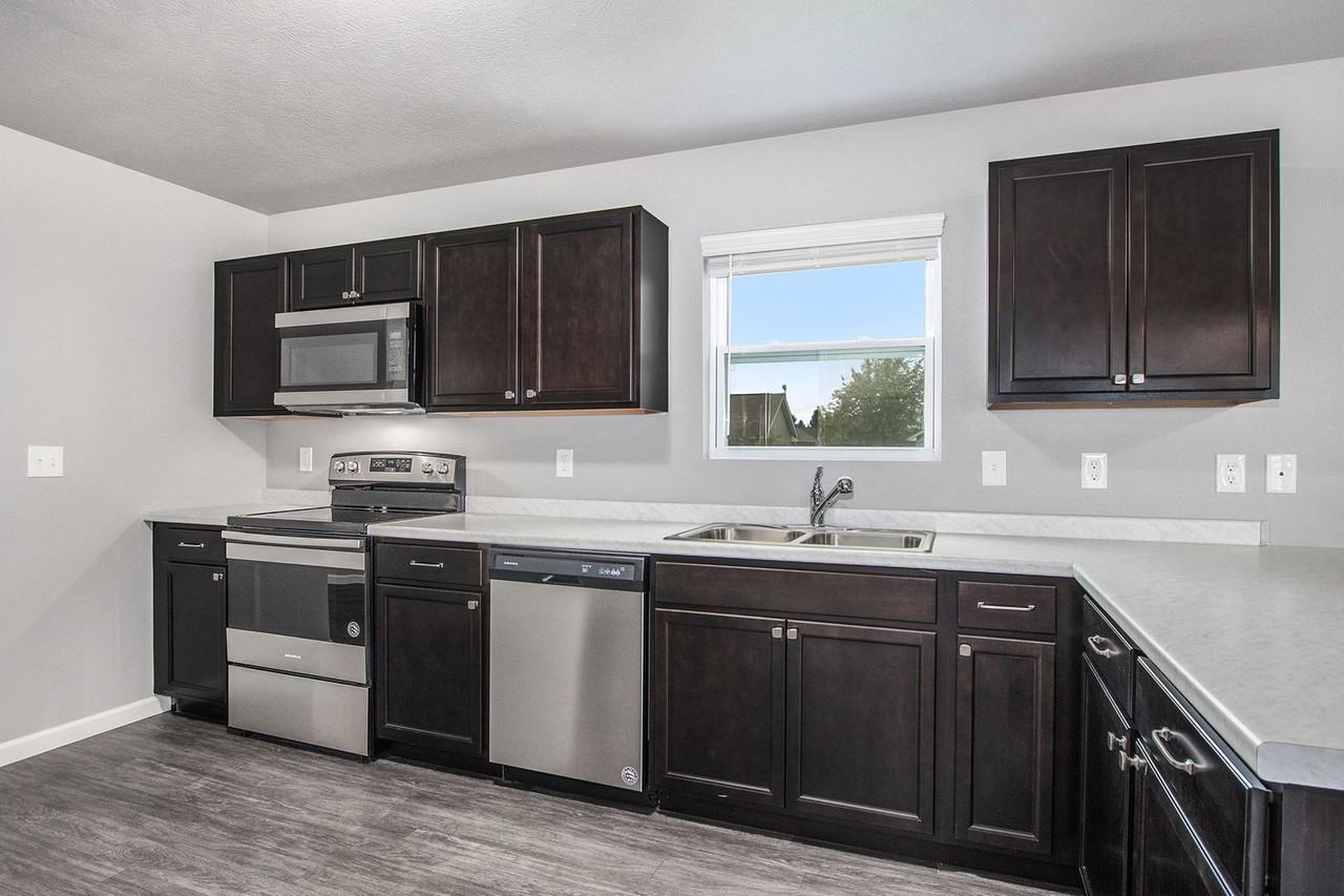 505 Avalon Ct - Photo 4 of 17
