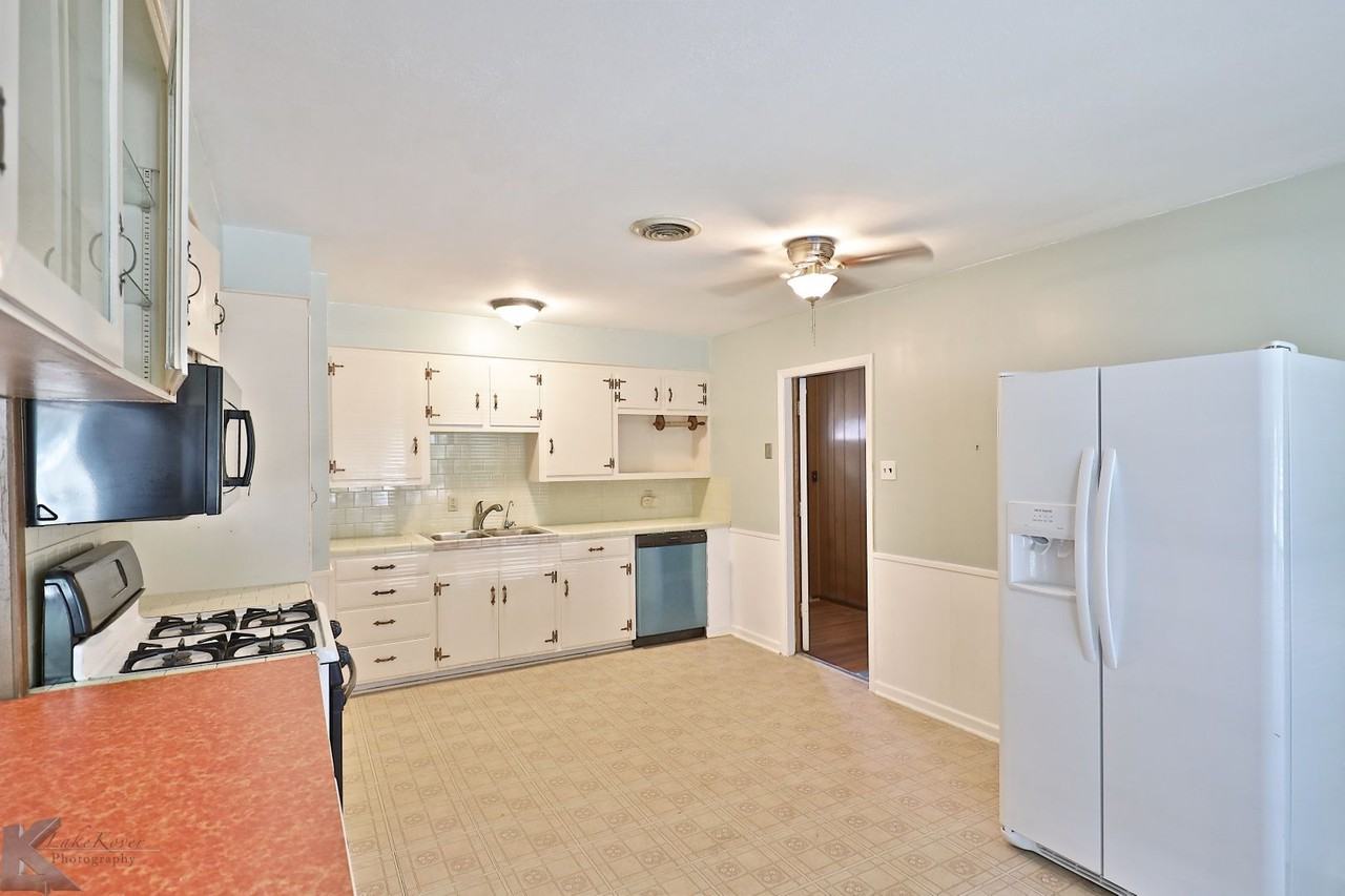 2541 Minter Ln - Photo 3 of 27