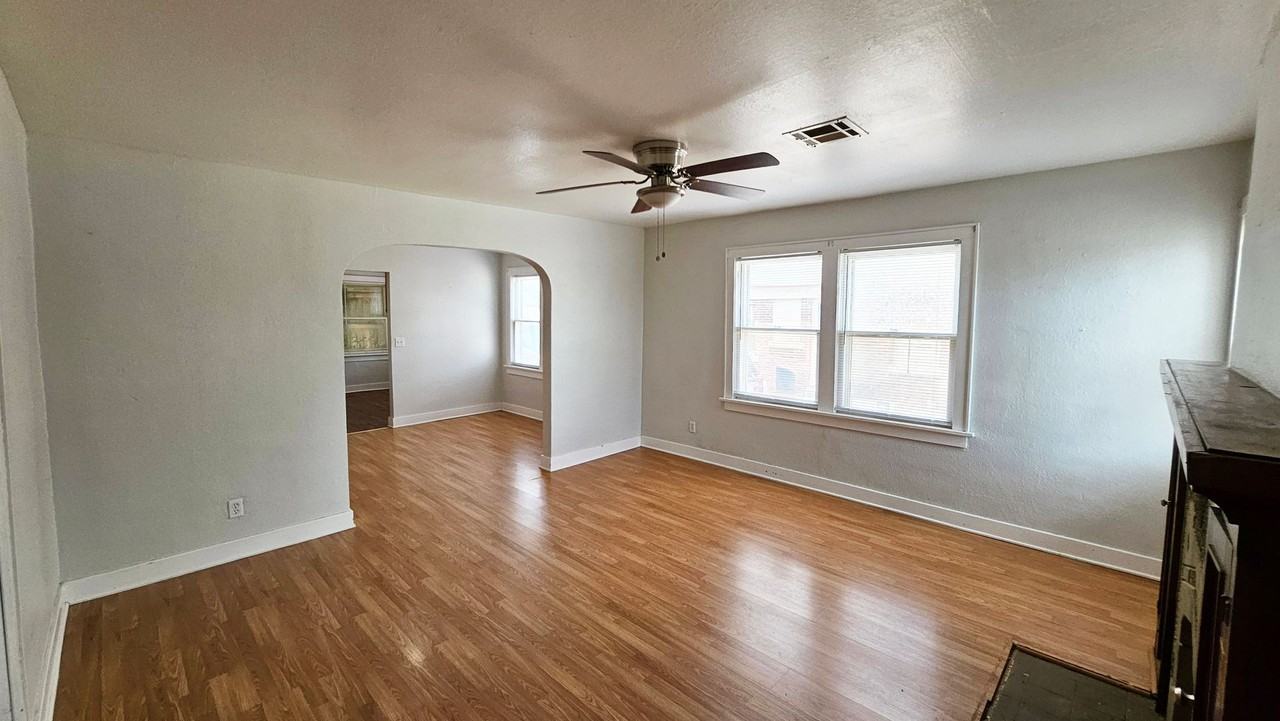 2812 Nw 23rd St - Photo 2 of 19