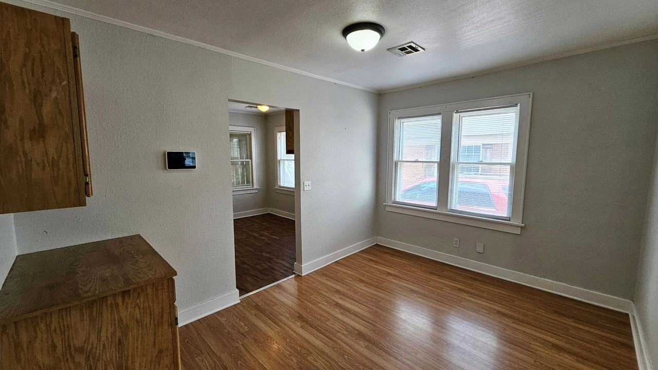 2812 Nw 23rd St - Photo 6 of 19