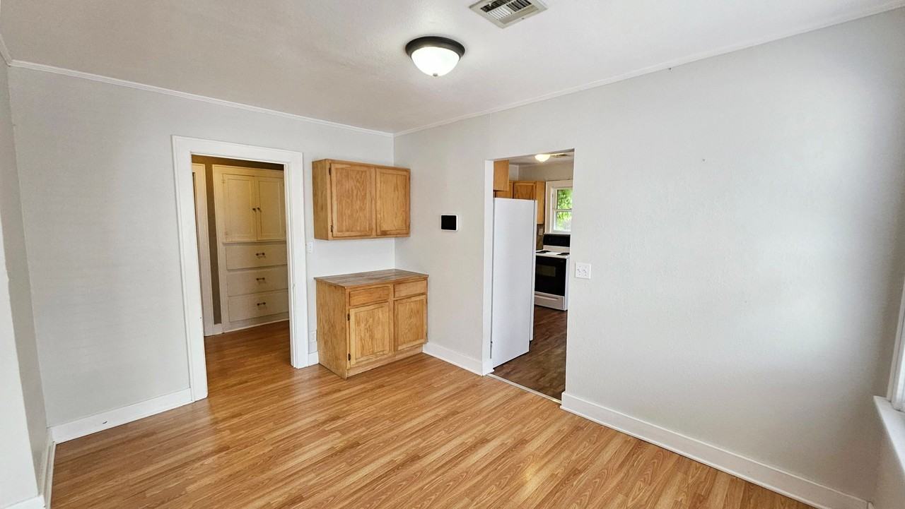 2812 Nw 23rd St - Photo 7 of 19