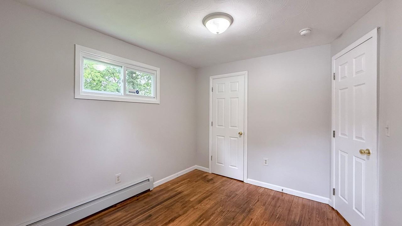 267 Coventry St - Photo 2 of 29