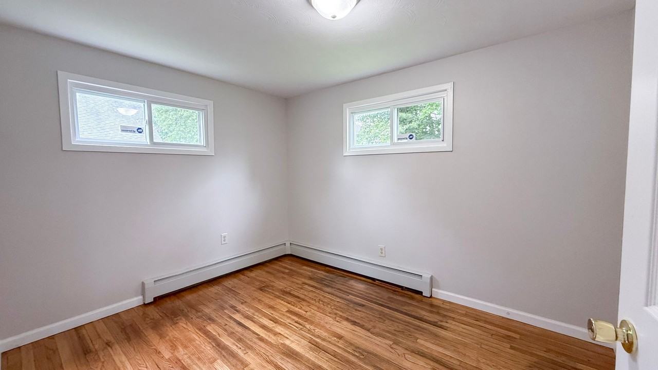 267 Coventry St - Photo 3 of 29