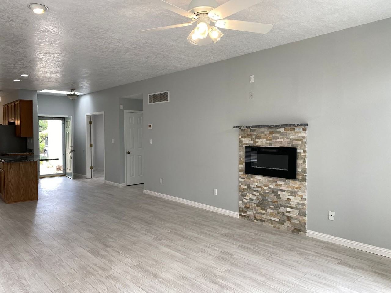 7920 William Moyers Ave Ne - Photo 5 of 13