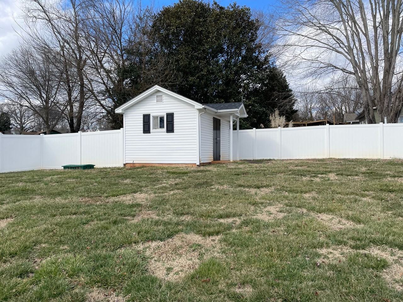 160 Mainview Dr - Photo 3 of 9