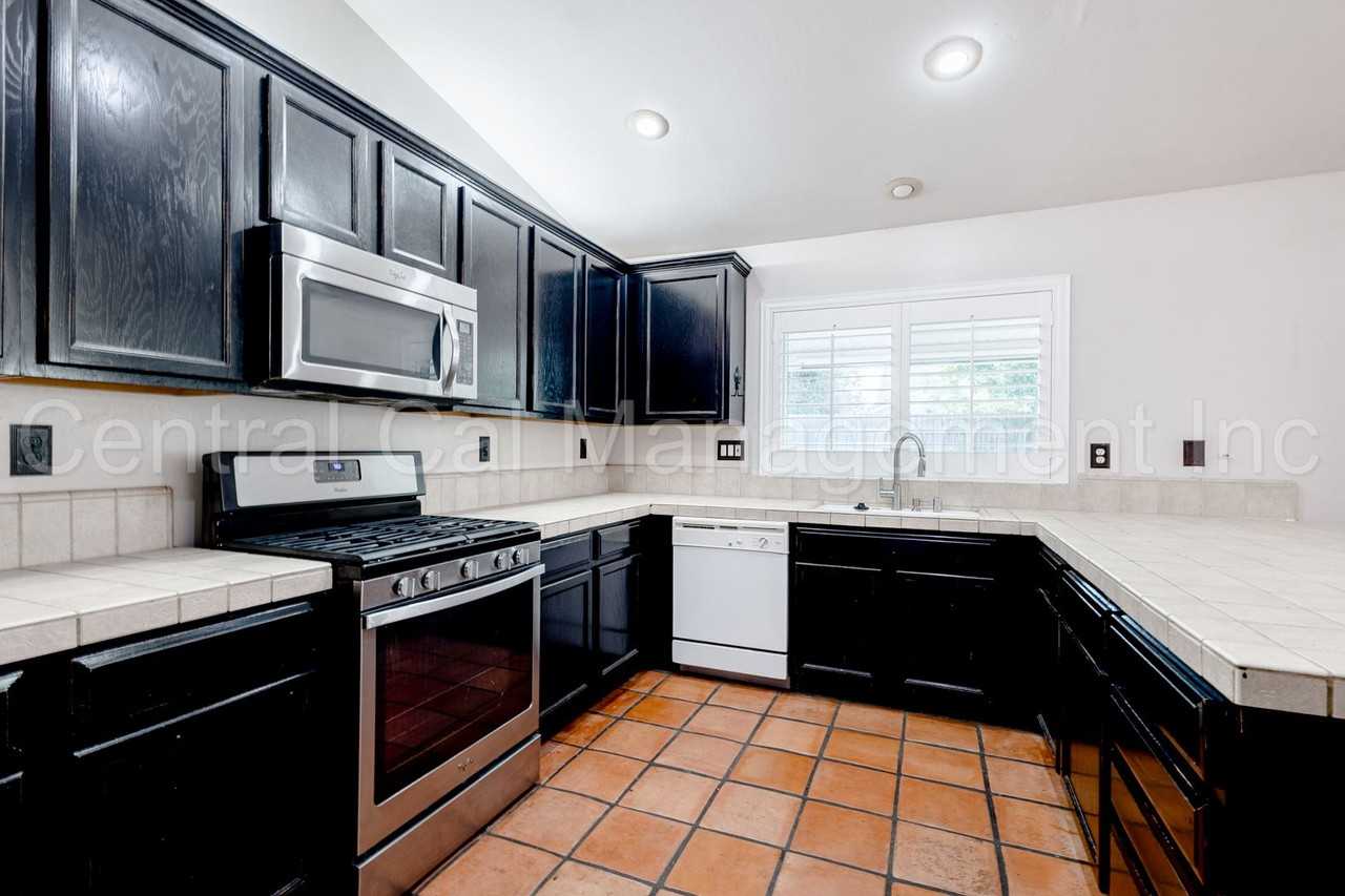 616 Vermillion Dr - Photo 7 of 25