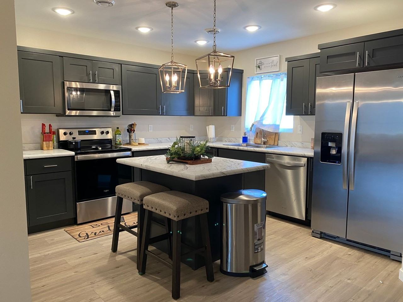 839 Thames Ct - Photo 2 of 26