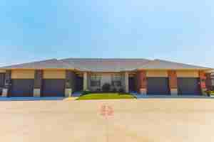featured image of 3037 W Cardinal St
