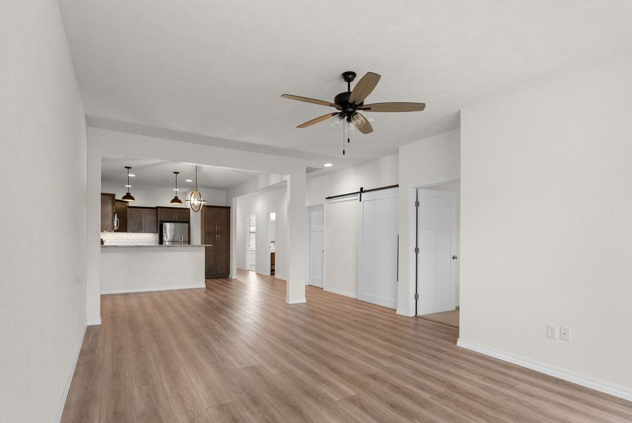 3037 W Cardinal St - Photo 4 of 16