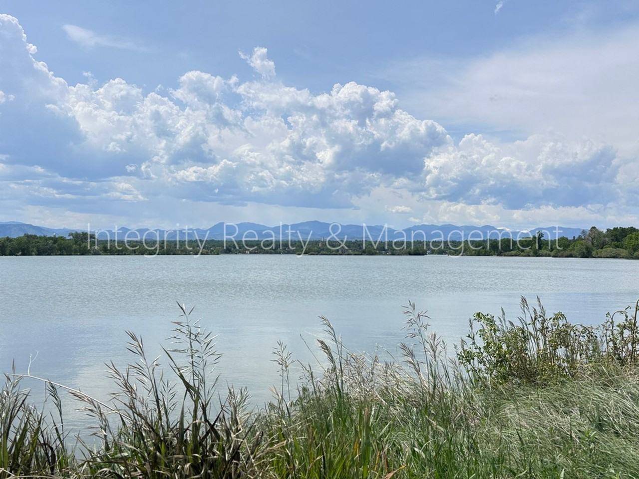 2047 Meade St - Photo 2 of 24