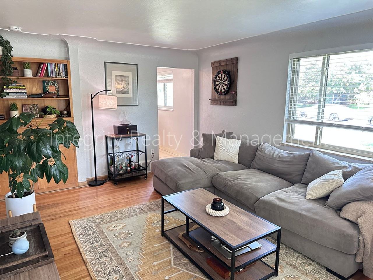 2047 Meade St - Photo 3 of 24