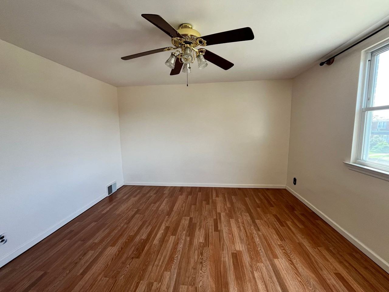 2819 Fanshawe St - Photo 2 of 20