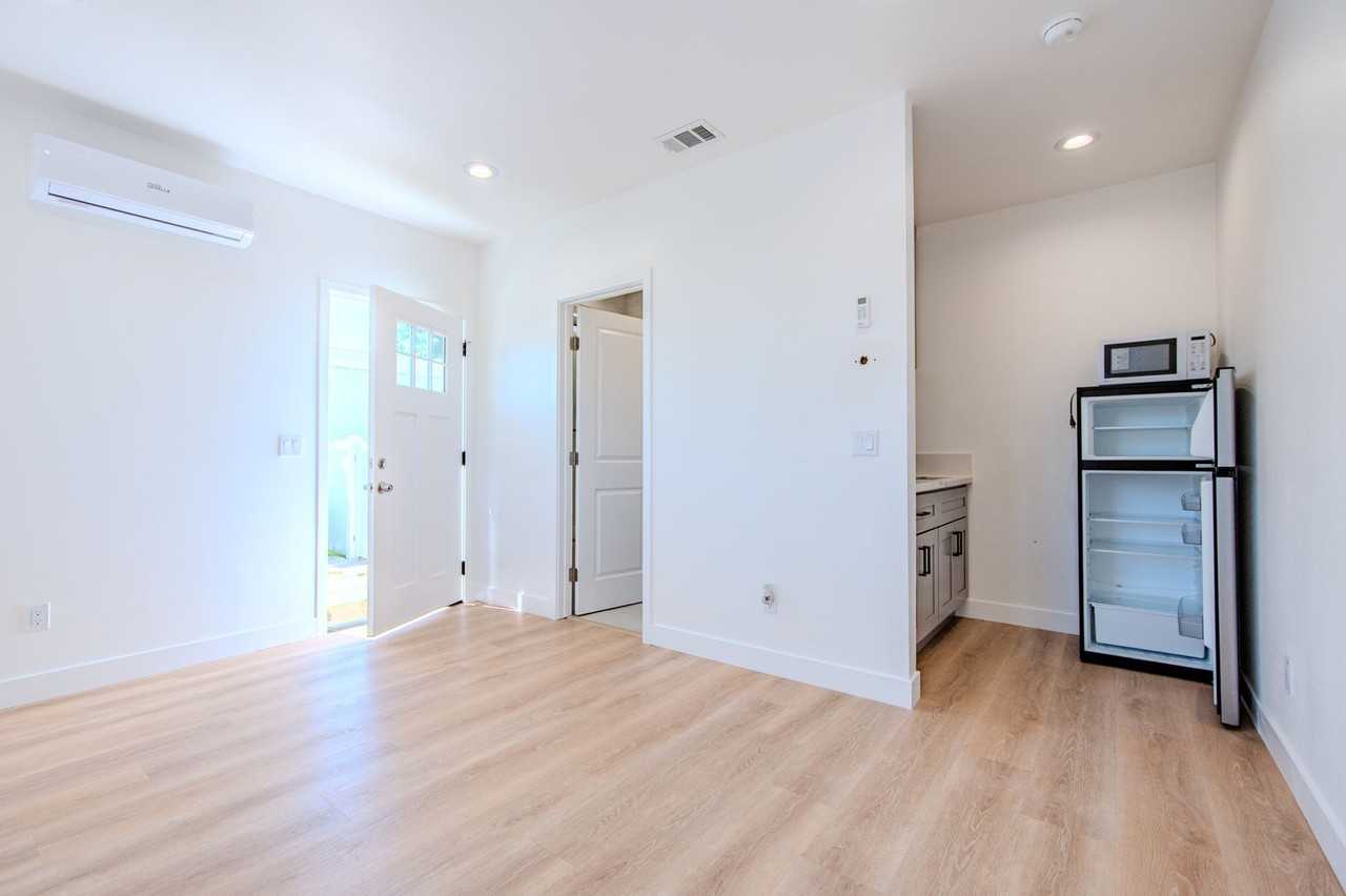 10691 Mckeen St - Photo 3 of 8