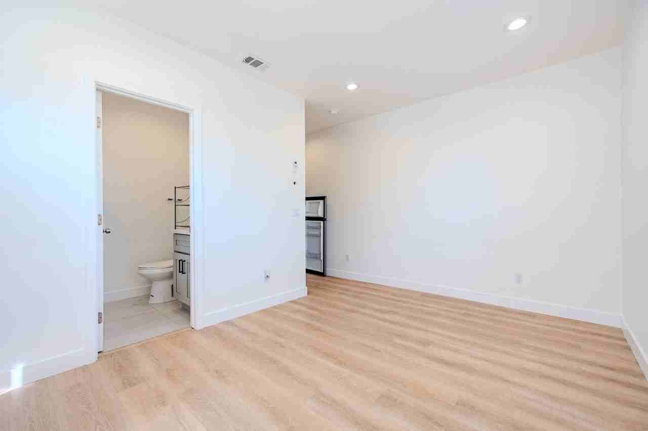 10691 Mckeen St - Photo 4 of 8