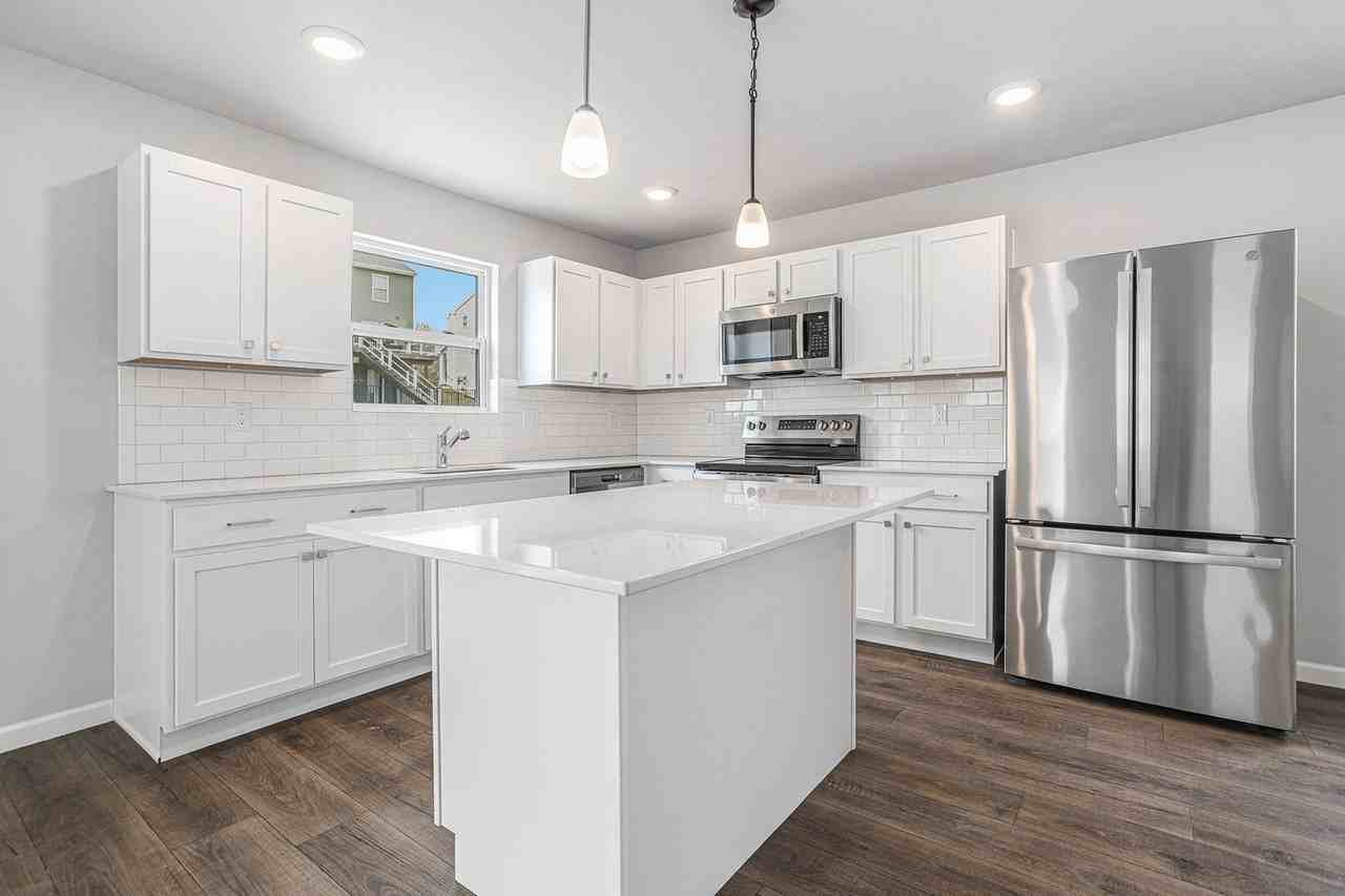 1300 Forest View Dr - Photo 2 of 21