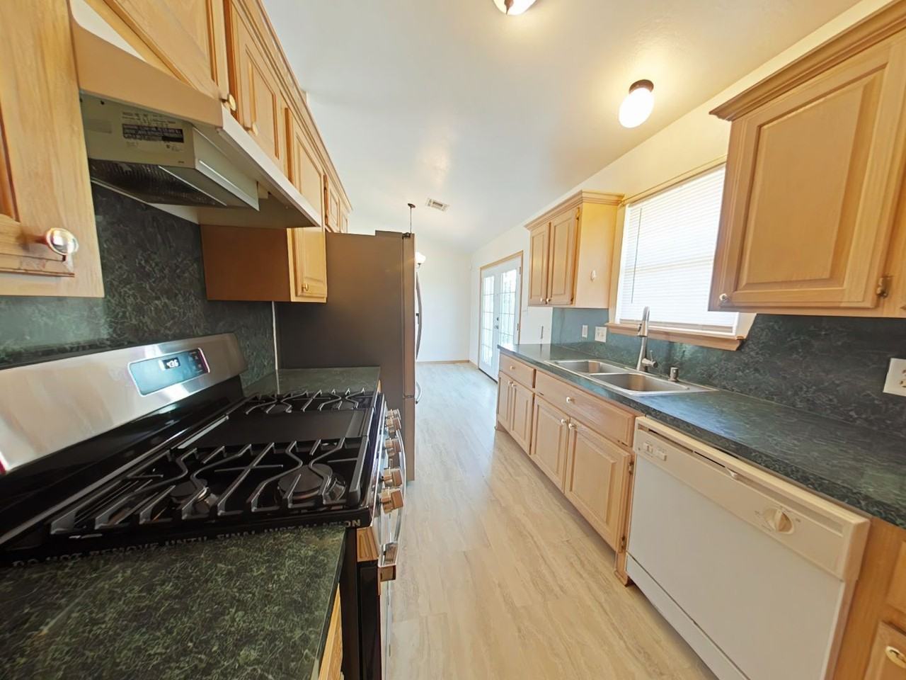 6837 Nw Willow Springs Dr - Photo 2 of 14