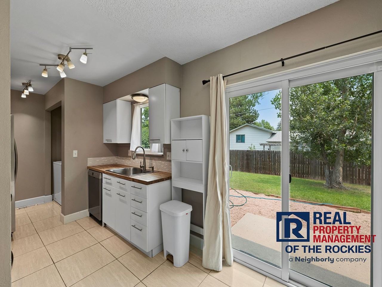 824 Rocky Rd - Photo 2 of 17
